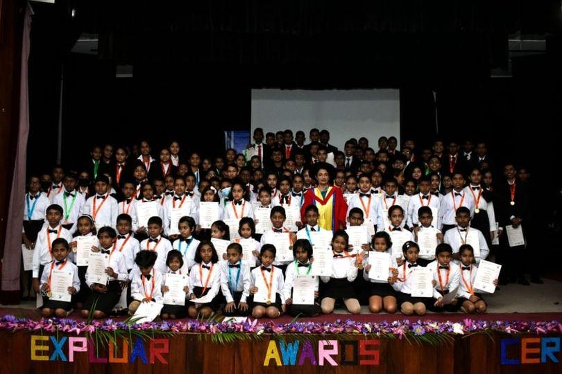 Students learning at Expluar